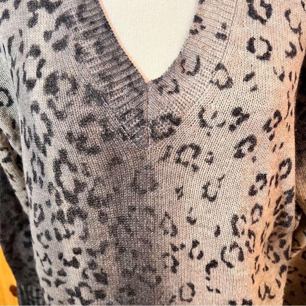 Brochu Walker “The Millie” Leopard Print Vee Wool Cashmere Sweater Sz-XS - Picture 3 of 9